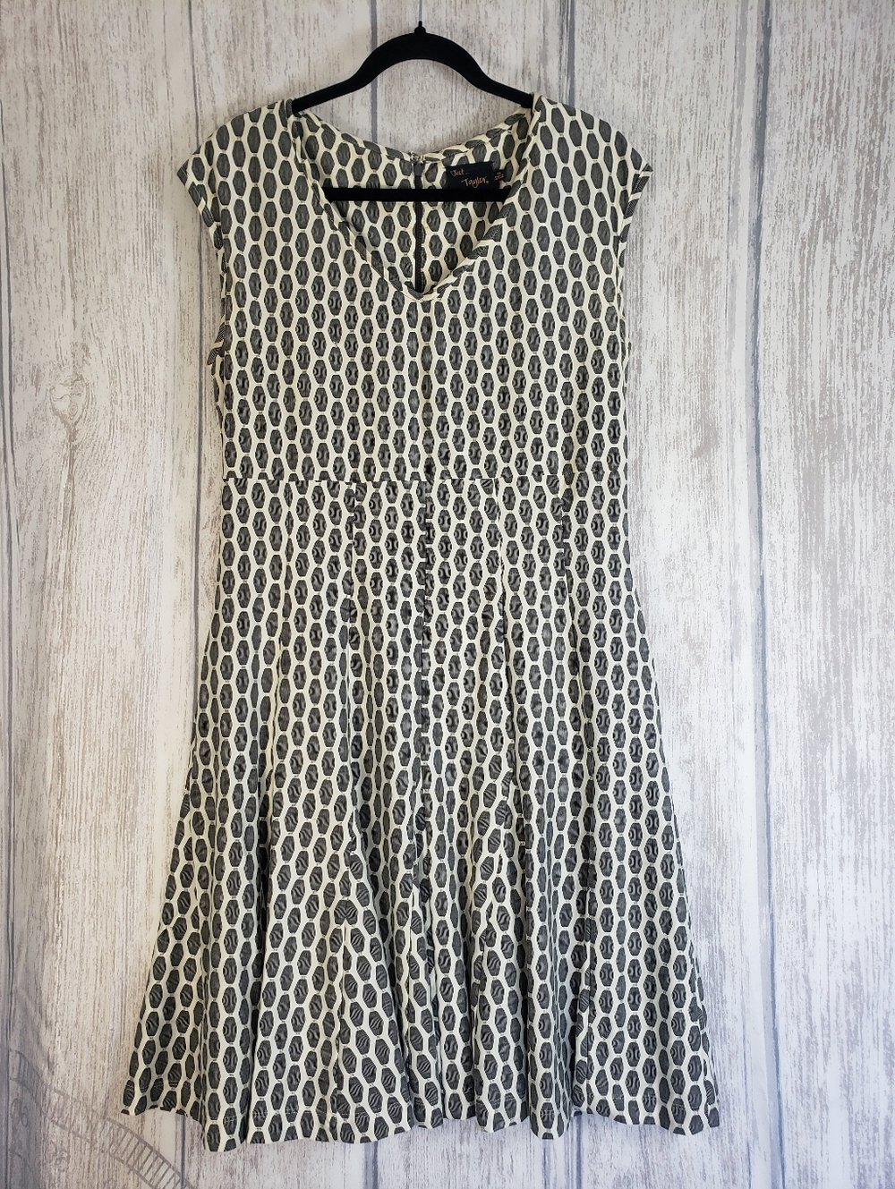 Just..Taylor Dress Sz 14 A-line Geo Gray Ivory Sleeveless Fit & Flare V-Neck L